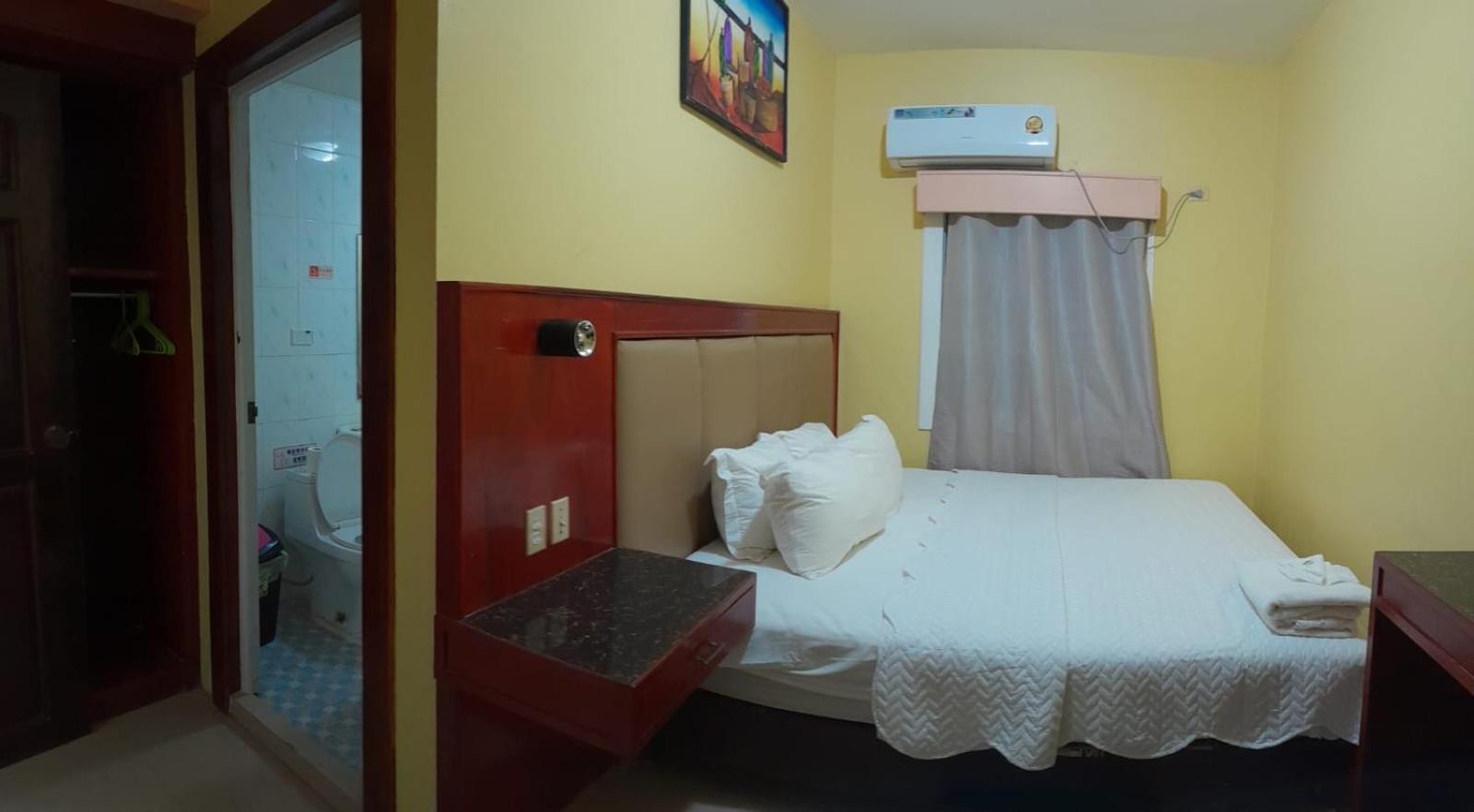 China Town Hotel Caye Caulker Buitenkant foto